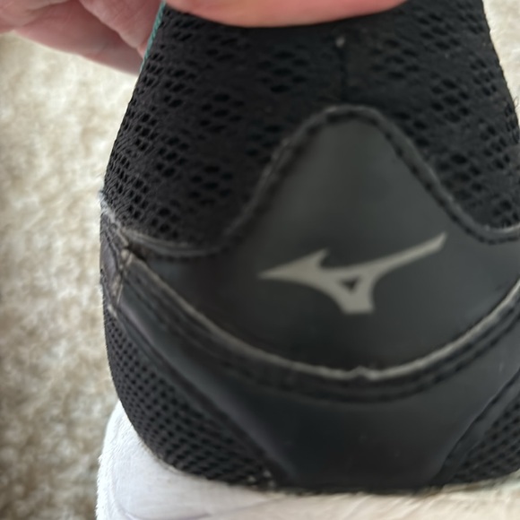 Woman’s ASICS - Picture 3 of 5